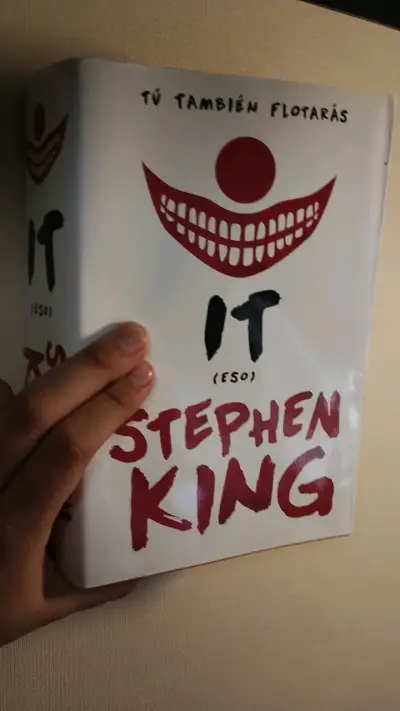 Libro 'It' de Stephen King en tapa dura - miniatura 1