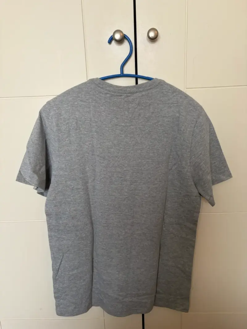 Polera gris Levi's para hombre - 3