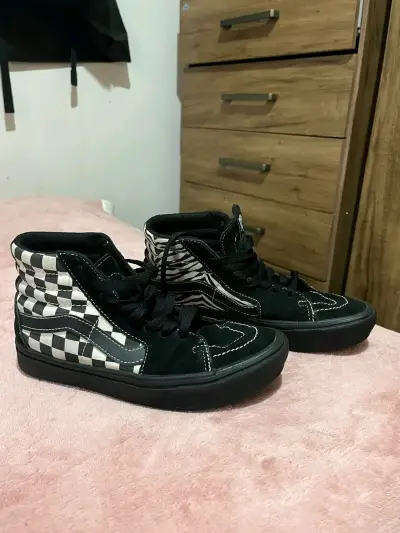 Zapatillas Vans Sk8-Hi negras y cuadros - miniatura 3