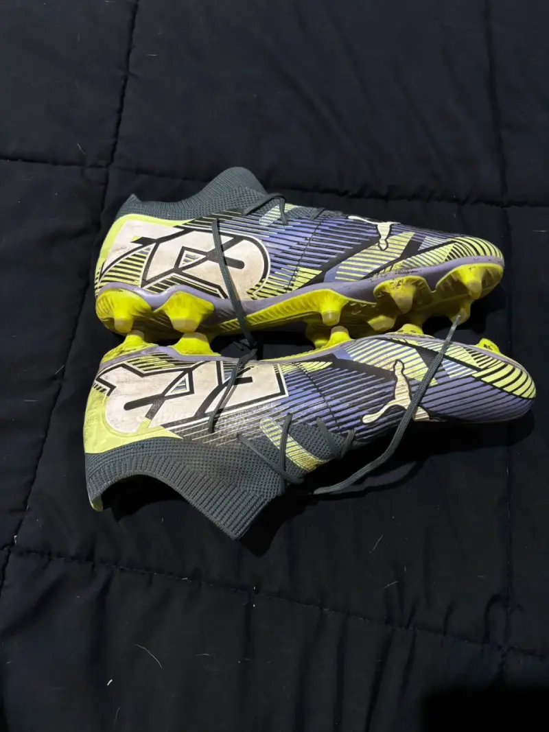 Botines de fútbol Puma Future negros y amarillos - 2