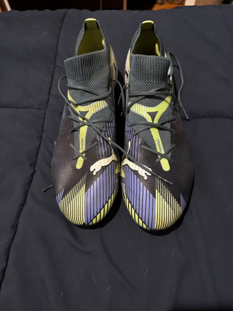 Botines de fútbol Puma Future negros y amarillos - 4