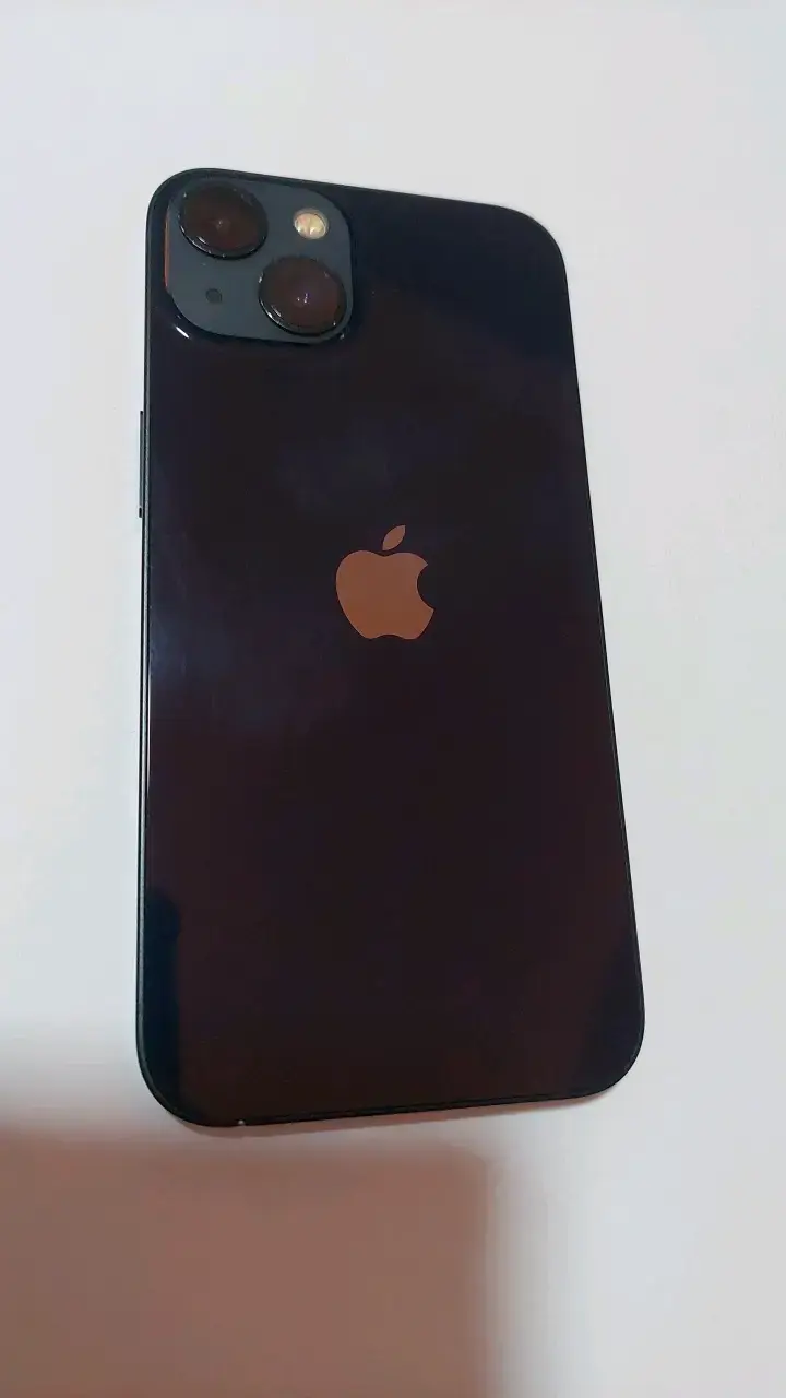 iPhone 13 en excelente estado - 1