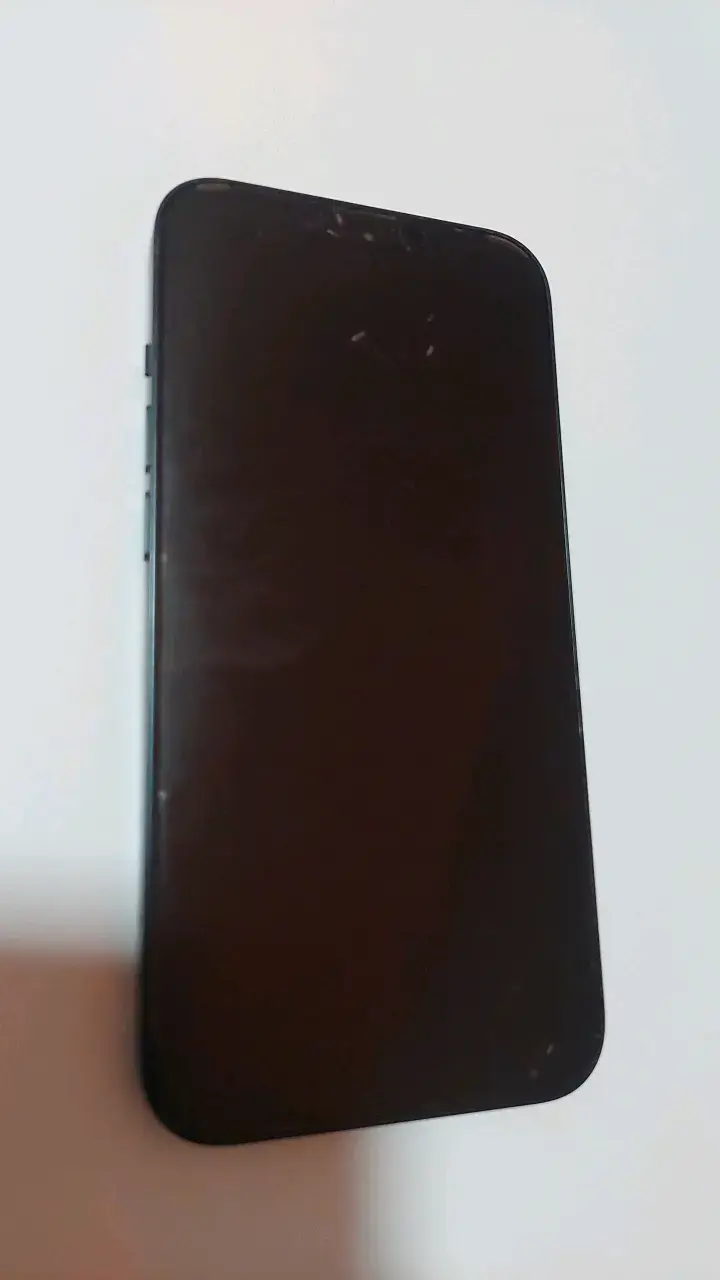 iPhone 13 en excelente estado - 2