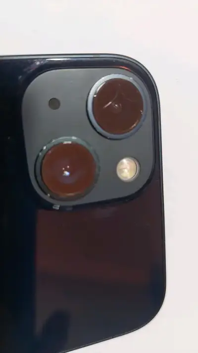 iPhone 13 en excelente estado - miniatura 4
