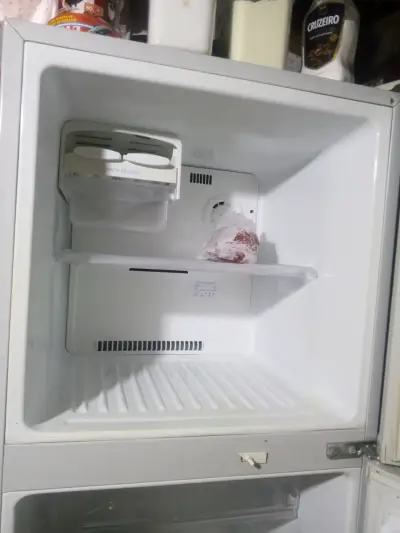 Refrigerador LG blanco de dos puertas - miniatura 2