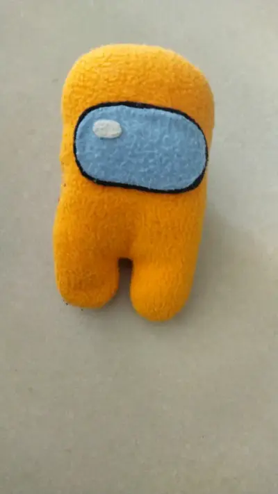 Peluche amarillo de personaje de videojuego - miniatura 1