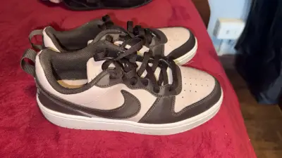 Zapatillas deportivas negras y grises - miniatura 2