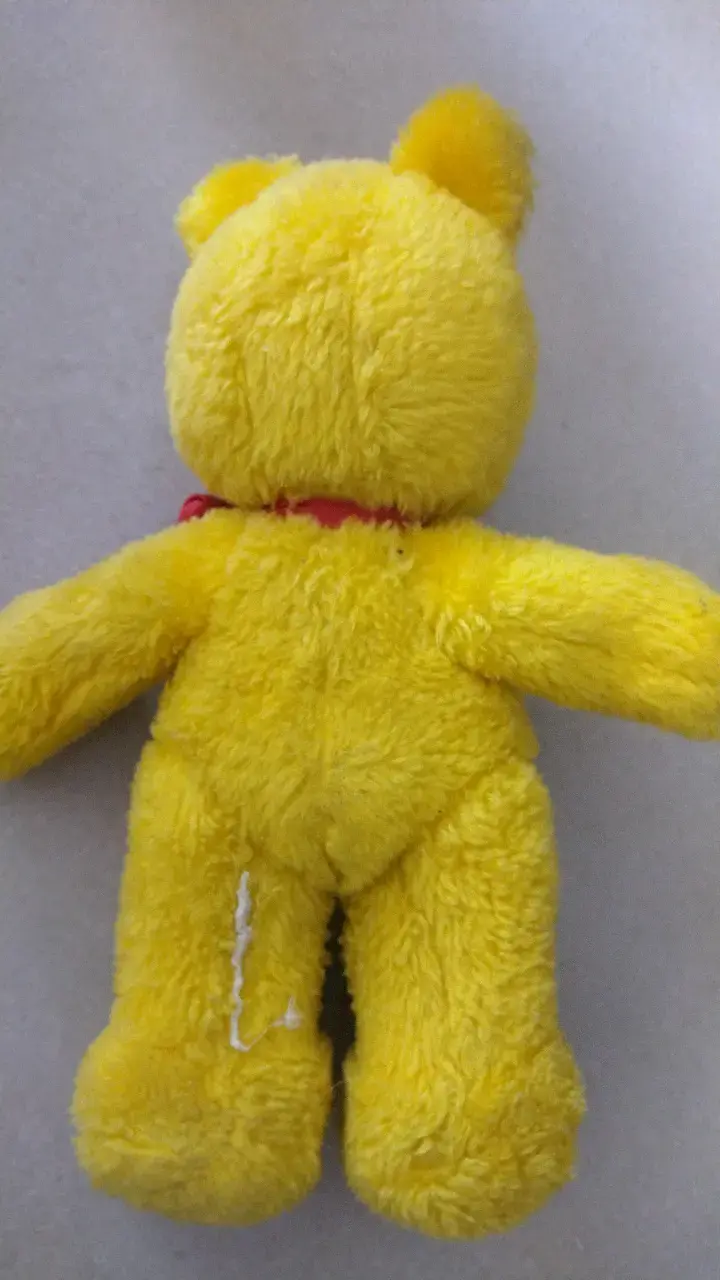 Peluche amarillo con lazo rojo - 3