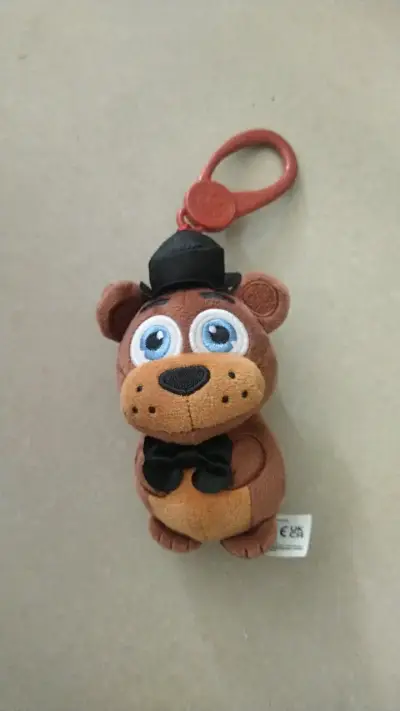 Llavero peluche oso Freddy con sombrero - miniatura 1