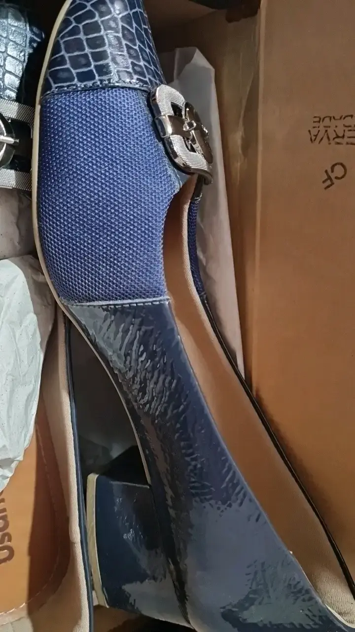Zapatos de tacón azul con hebilla elegante - 2