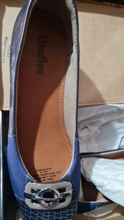 Zapatos de tacón azul con hebilla elegante - miniatura 3