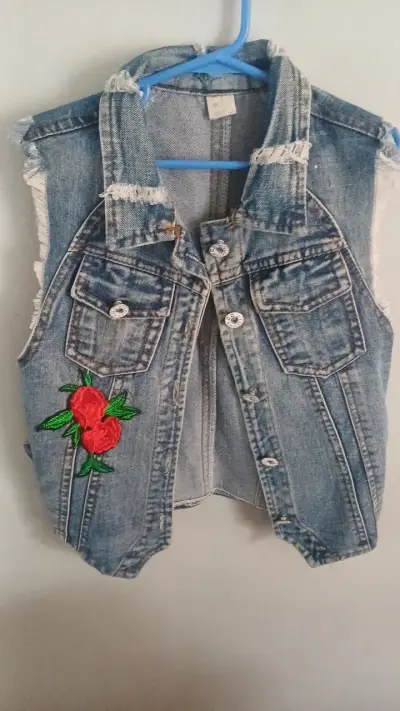Chaqueta de mezclilla con bordado floral - miniatura 1
