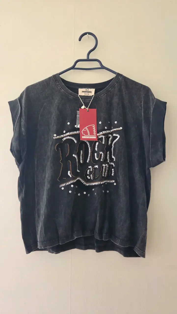 Polera negra Americanino Rock Club