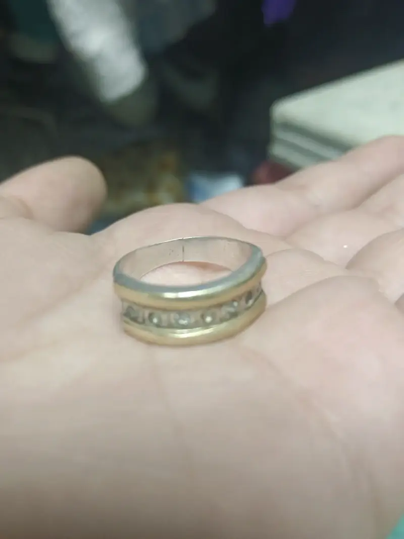 Anillo de plata y oro con detalles grabados - 1