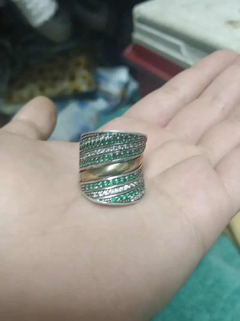 Anillo de plata con piedras verdes y oro - 3