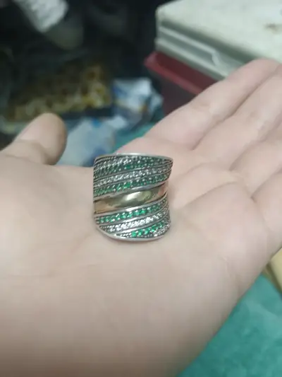 Anillo de plata con piedras verdes y oro - miniatura 3
