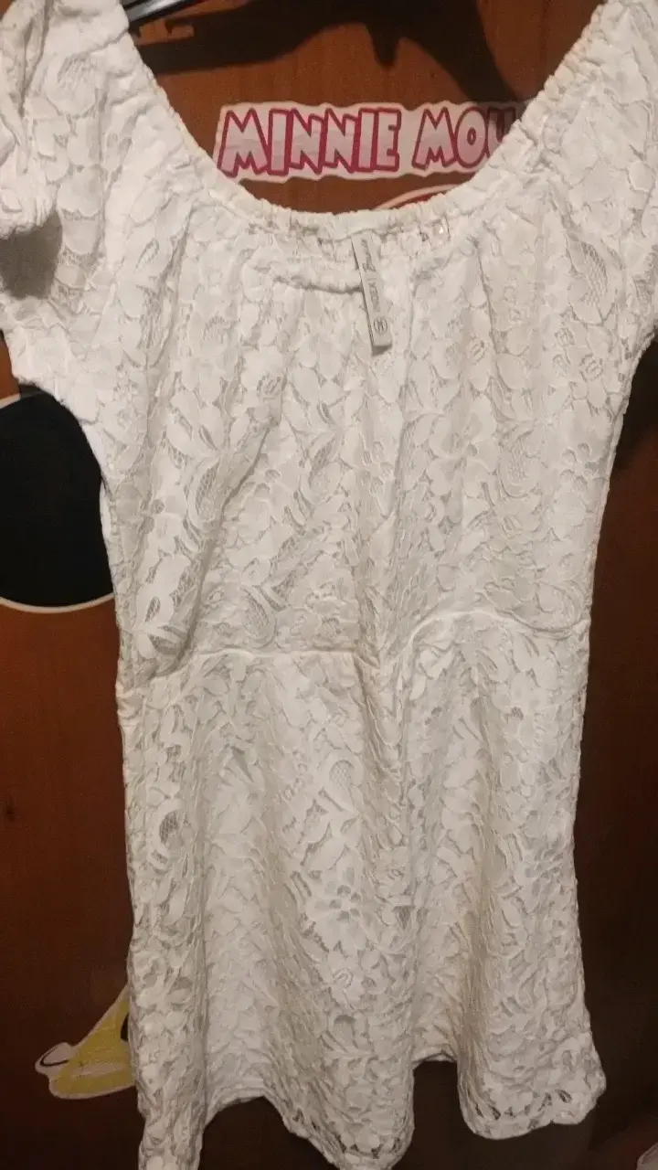 Vestido de encaje blanco elegante