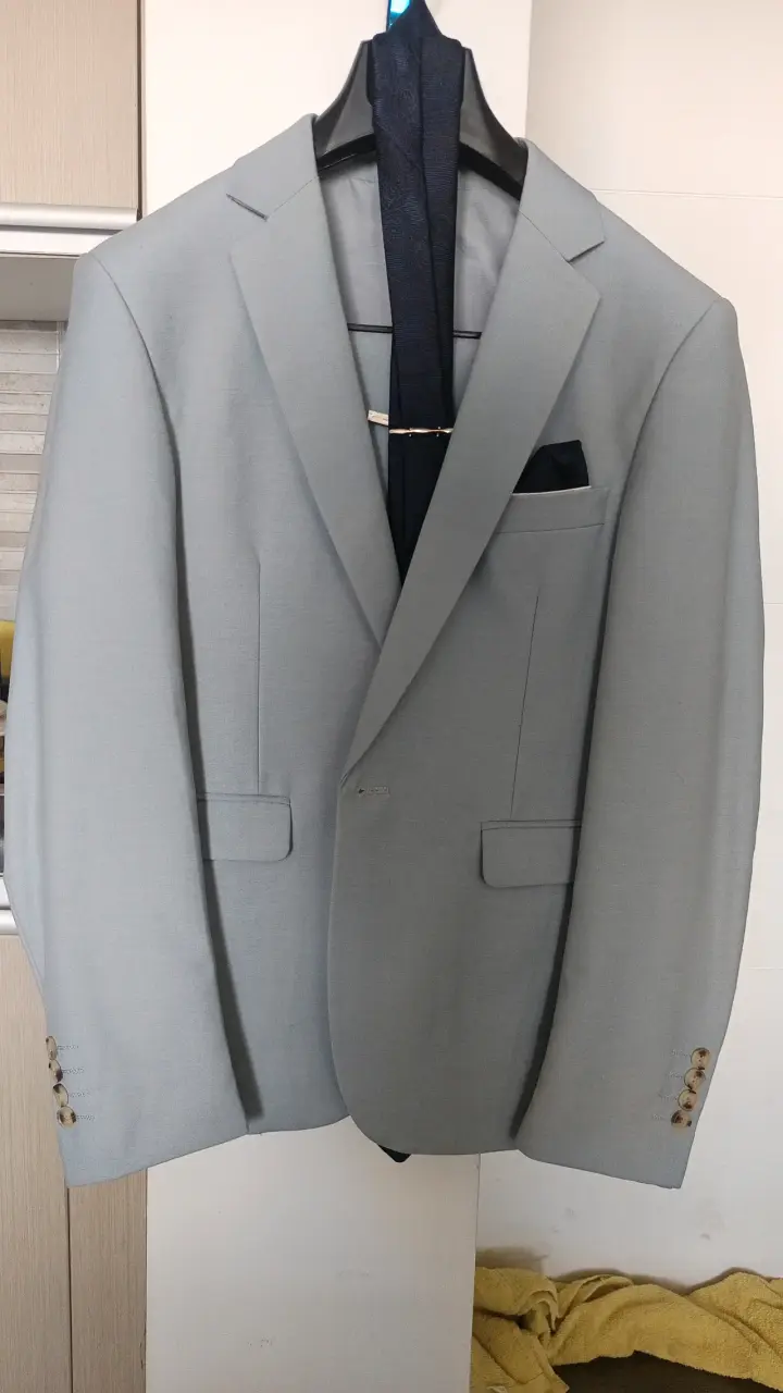Elegante ambo gris para hombre - 1