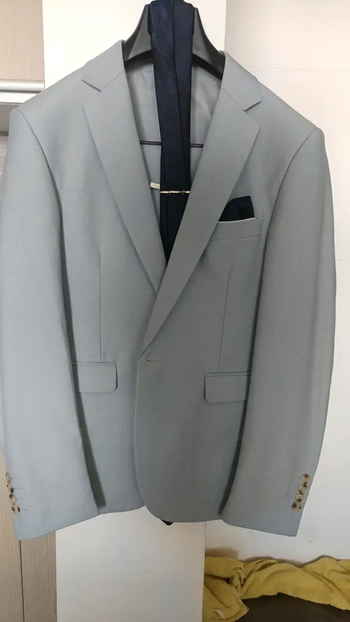 Elegante ambo gris para hombre - 2
