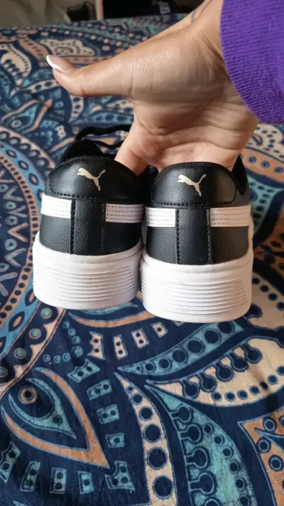 Zapatillas Puma negras y blancas - miniatura 1