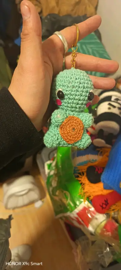 Llavero tortuga amigurumi tejido a mano - miniatura 2