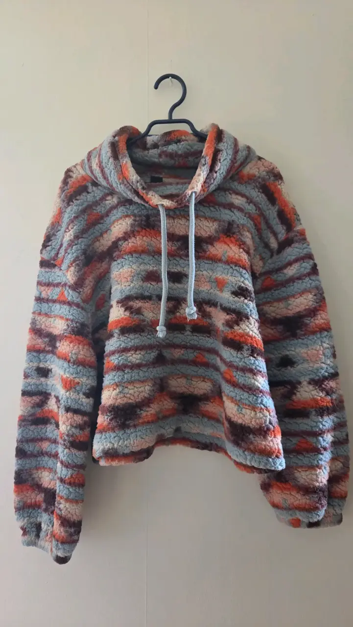 Suéter de lana multicolor con capucha