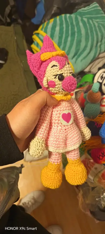 Muñeca de crochet hecha a mano - miniatura 2