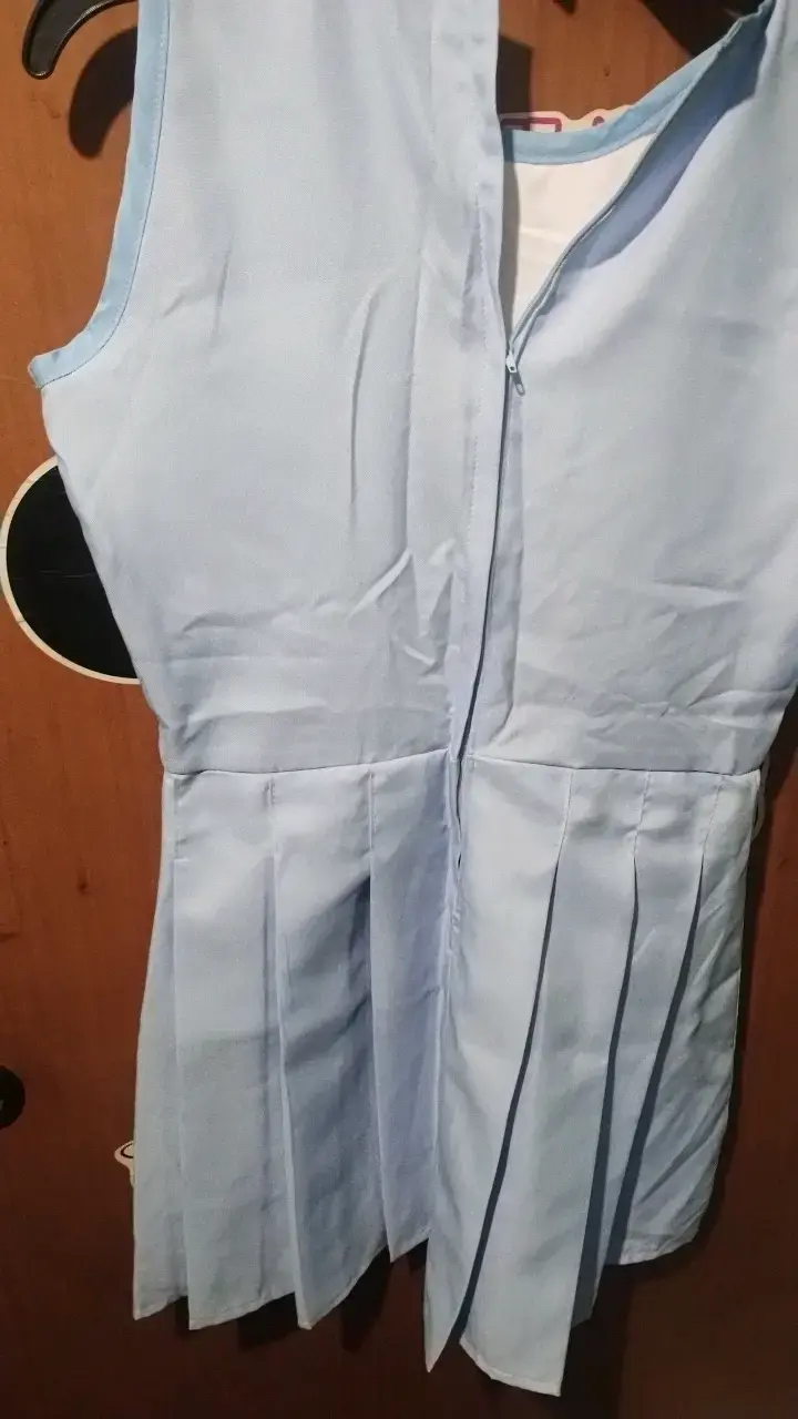 Vestido azul claro con detalles dorados - 2