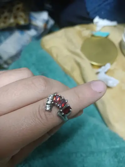 Anillo de plata con piedras rojas - miniatura 3