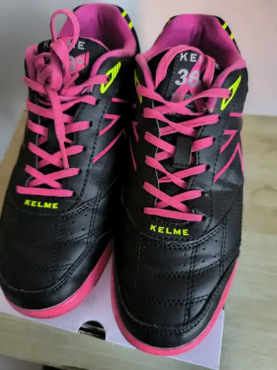 Zapatillas deportivas Kelme negras y rosadas - miniatura 3