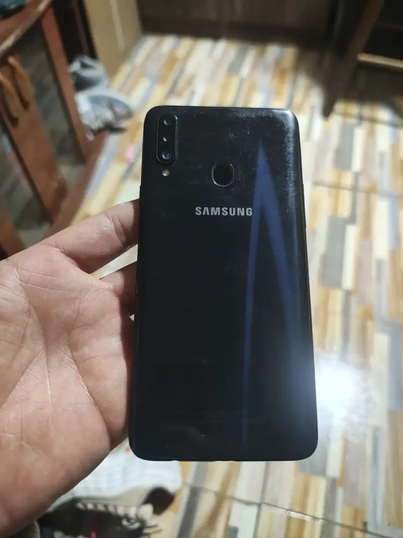 Smartphone Samsung con triple cámara trasera - 1
