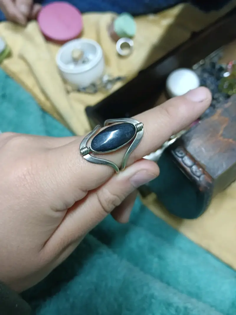 Anillo de plata con piedra negra elegante - 1