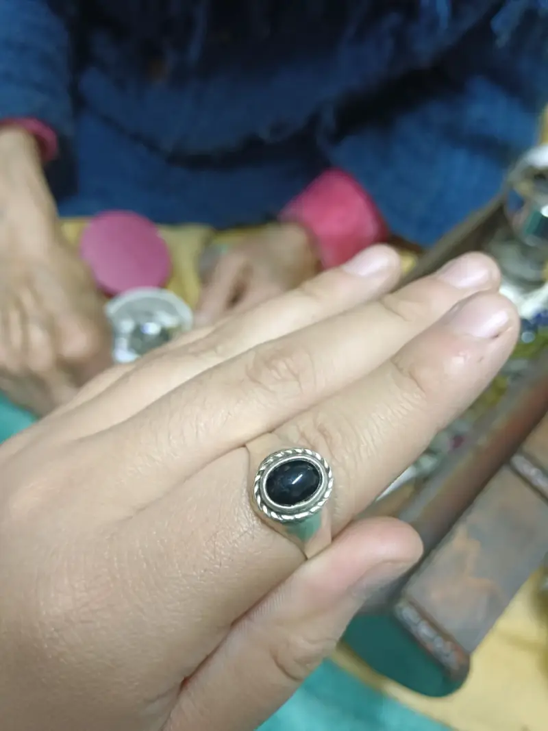 Anillo de plata con piedra negra - 1