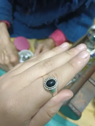Anillo de plata con piedra negra - miniatura 1