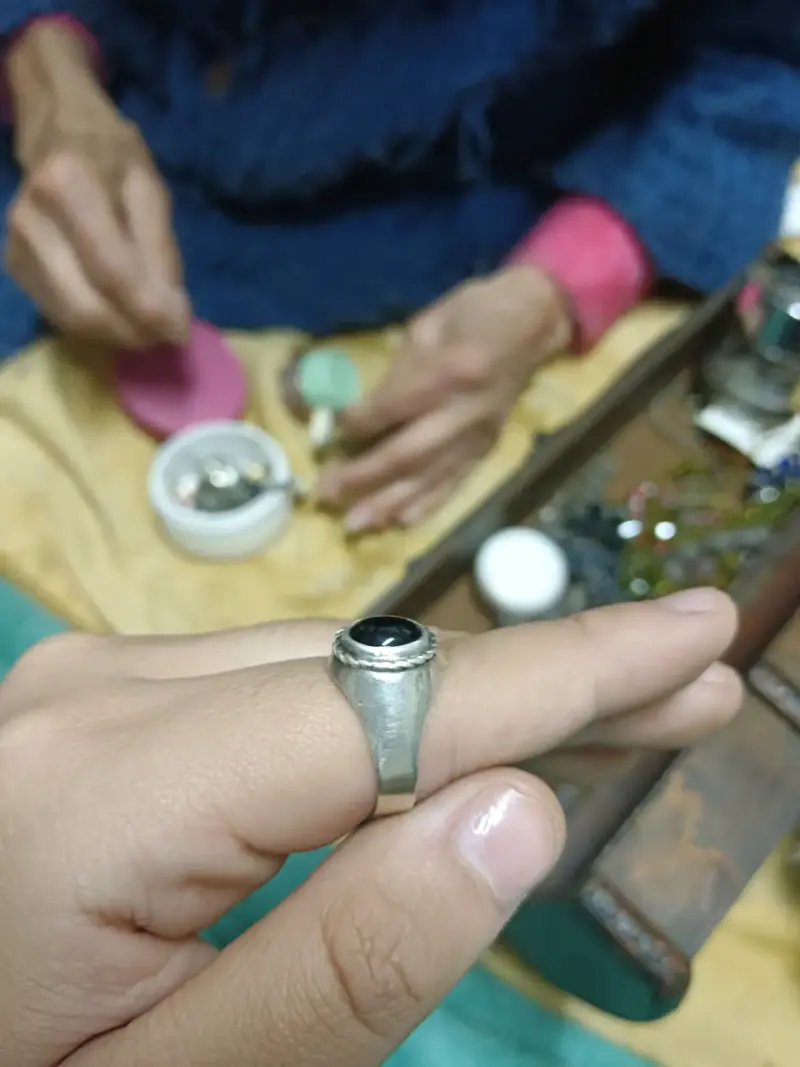 Anillo de plata con piedra negra - 2