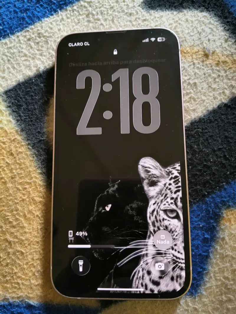 iPhone 13 rosado en buen estado - 2