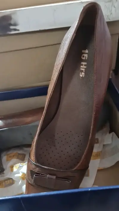 Zapatos de cuero marrón 16 Hrs - miniatura 1