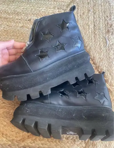 Botines negros con plataforma Sofía de Grecia - miniatura 3