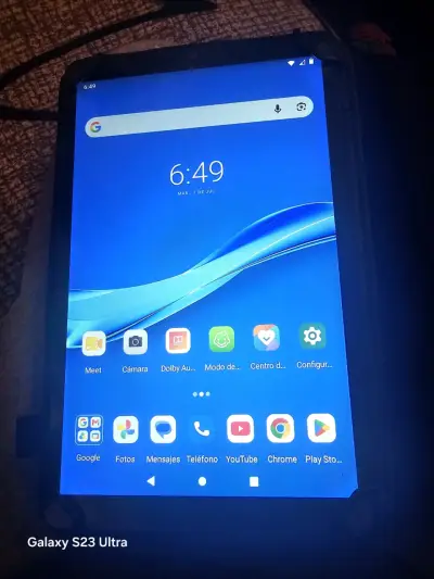 Tablet Lenovo con funda protectora - miniatura 3