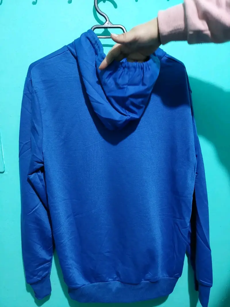 Polerón azul con capucha y diseño de tigre - 5
