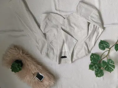 Cárdigan beige con diseño geométrico - miniatura 5