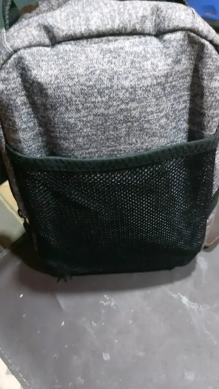Lonchera  Adidas gris con bolsillo frontal - 4