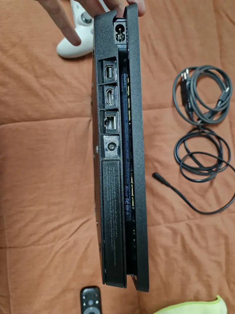 PS4 Slim 1 terabyte - 3