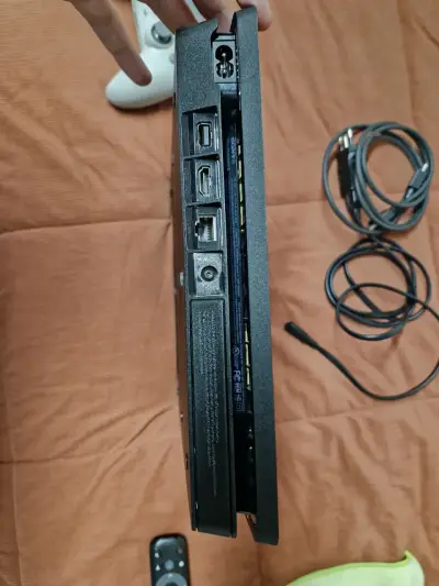 PS4 Slim 1 terabyte - miniatura 3