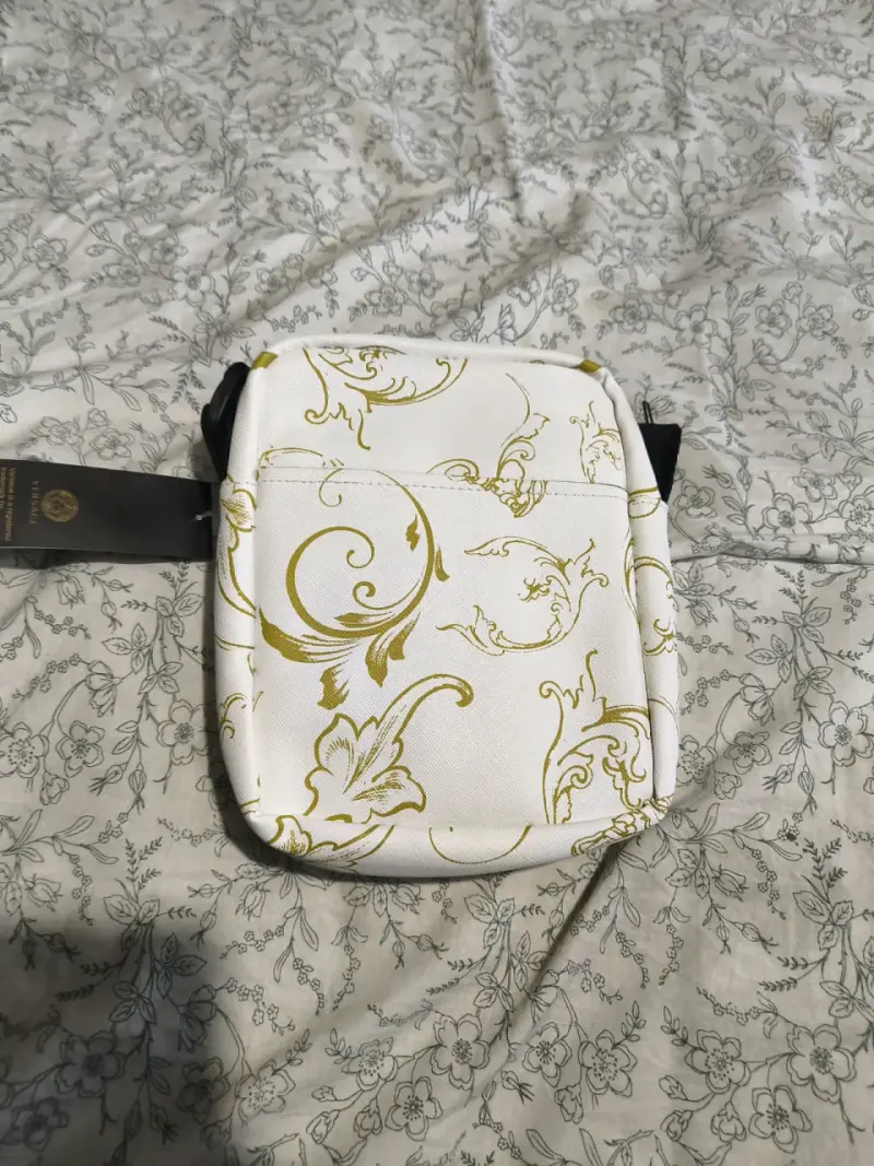 Bolso Versace blanco con detalles dorados - 2