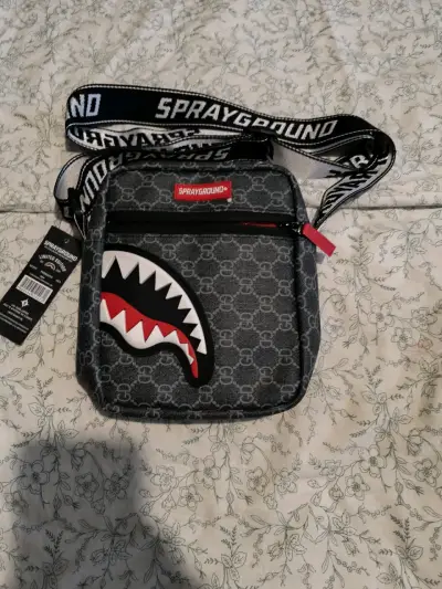 Bandolera Sprayground con diseño de tiburón - miniatura 1