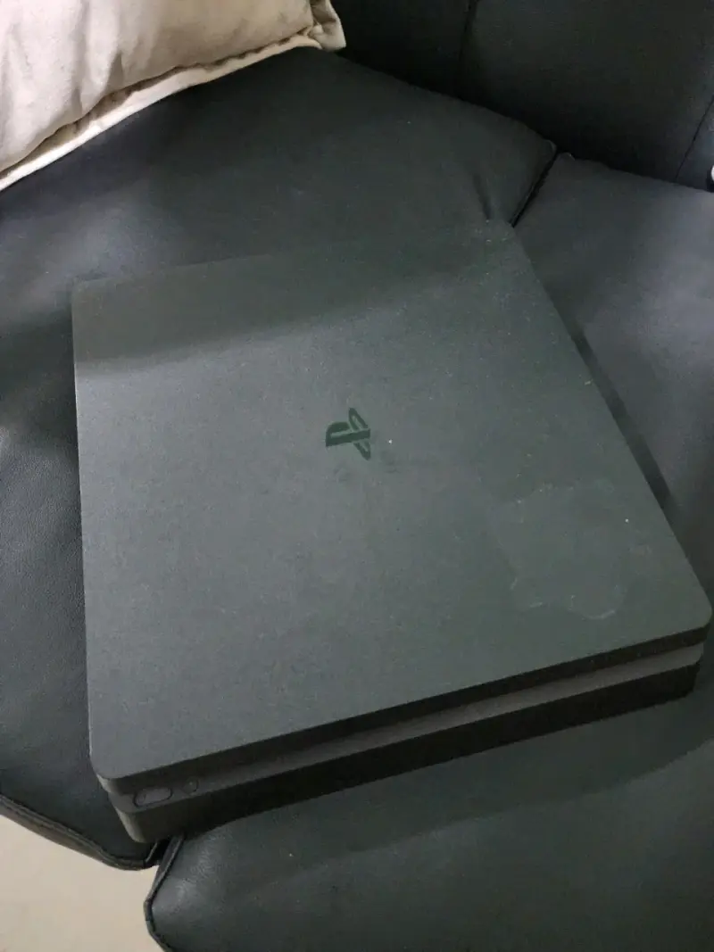 Consola PlayStation 4 Slim en buen estado