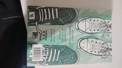 Libro heartstopper 'Un chico conoce a otro' tomo 1 - miniatura 1