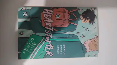 Libro heartstopper 'Un chico conoce a otro' tomo 1 - miniatura 2