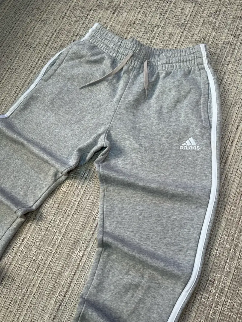 Pantalones deportivos grises Adidas para hombre - 2